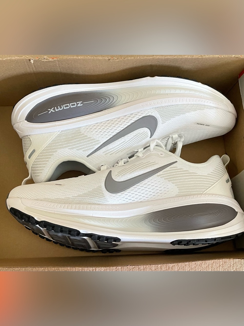 Size 11 - Nike Vomero 18 TB White Gunsmoke Running Shoes IB4033-109 Men’s NEW - Picture 8 of 10